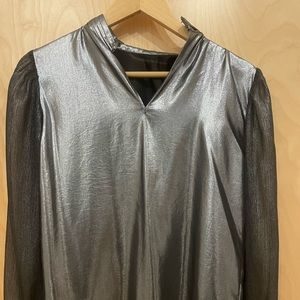 Beautiful brand new silver metallic blouse, never worn. Fits true to size!😊
